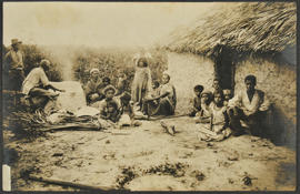Família fazendo farinha em Itaguary (BA)