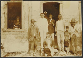 Homens em armazém, Vales do Rio São Francisco e Tocantins