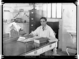 José de Castro Teixeira no laboratório