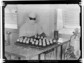 Laboratório no Pavilhão Rockefeller: produção da vacina antiamarílica