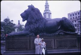 Escultura de leão na praça Trafalgar