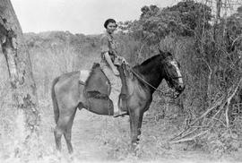 Dr. Maria Deane a cavalo