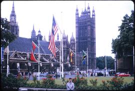 Bandeiras na praça do parlamento