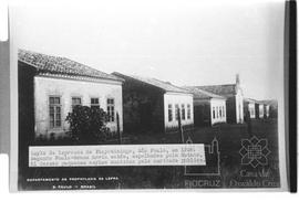 Asilo de leprosos de Itapetininga, São Paulo, em 1924. Segundo Paula Souza havia então, espalhado...