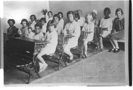 Asilo Colônia Santo Angelo: crianças em sala de aula
