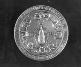 Medalha comemorativa do cinquentenário da descoberta da doença de Chagas em 1959