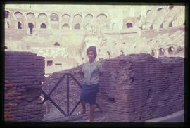 Dyrce Lacombe, vista do Coliseu ao fundo