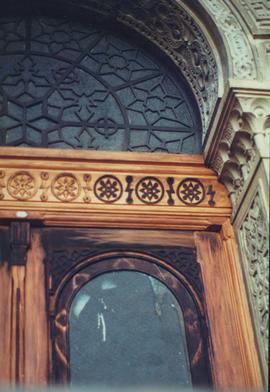 Detalhes arquitetônicos - vitral da fachada do Pavilhão Mourisco