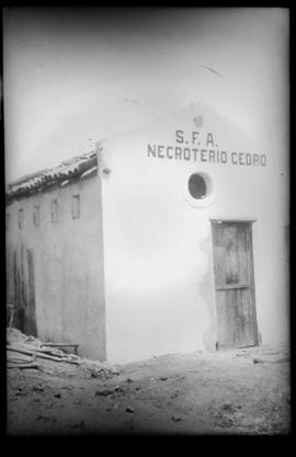 Vista externa do necrotério no município de Cedro