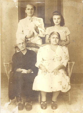 Manoel Carlos de Gouvêa junto à sua mãe, esposa e filha