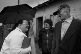 Patricia Bragança visitando pacientes na periferia de Santana do Livramento (RS)