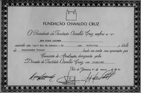 Certificado conferindo à Dyrce Lacombe o título de pesquisador titular da Fundação Oswaldo Cruz